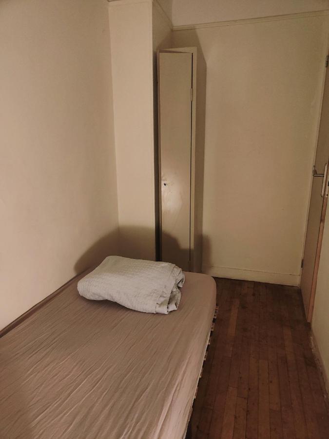 Room Near Paris Сен-Дені Екстер'єр фото